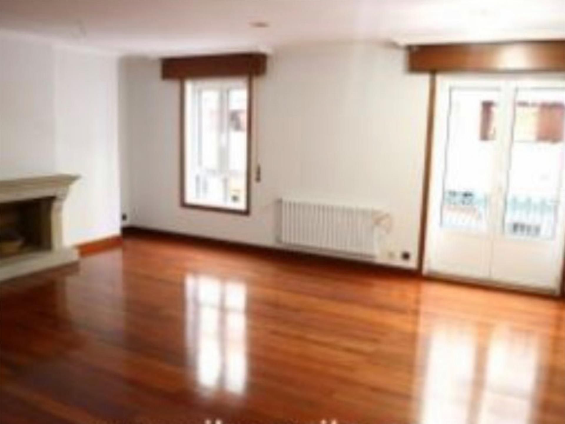 Pis de lloguer a Rúa Rosalía de Castro, 33, Zona Fernández Ladreda Dormitori de Pis de lloguer en Pontevedra Capital amb Calefacció, Parquet i Traster