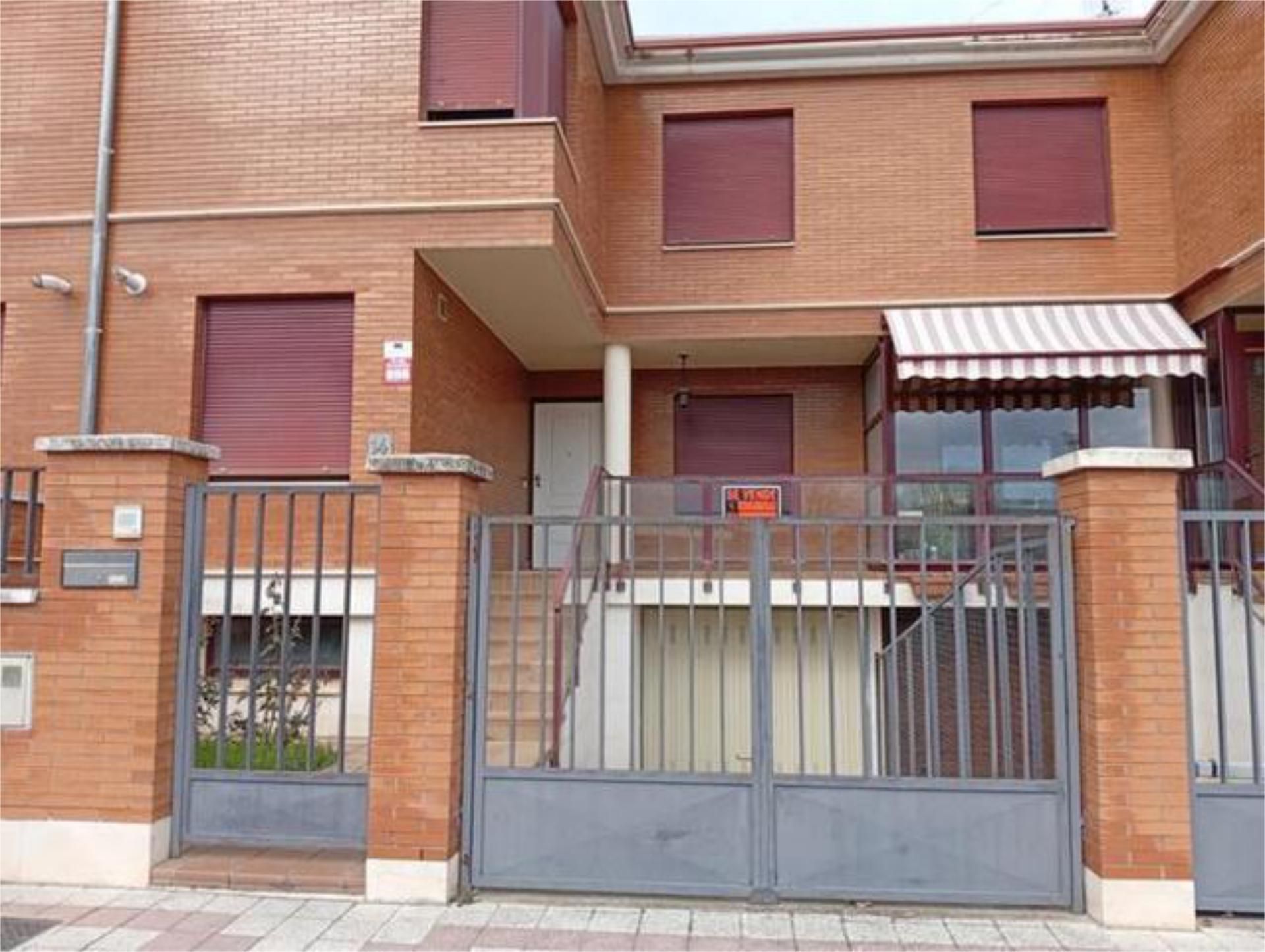 Exterior view of Single-family semi-detached for sale in Venta de Baños  with Heating, Private garden and Terrace