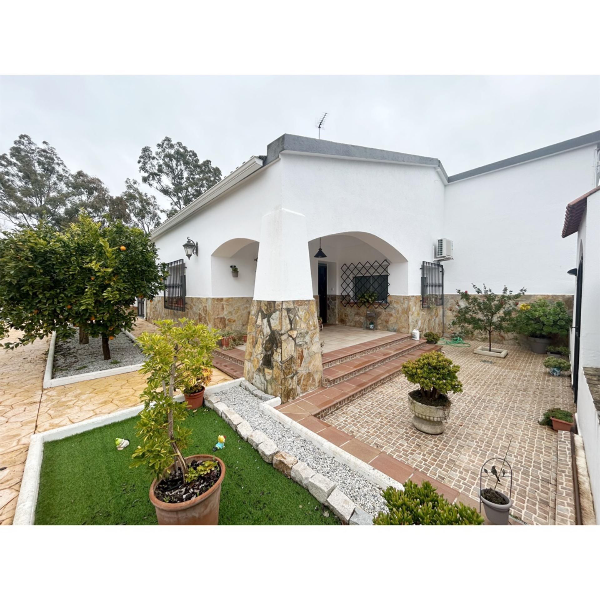 Exterior view of House or chalet for sale in Los Santos de Maimona  with Air Conditioner, Heating and Private garden
