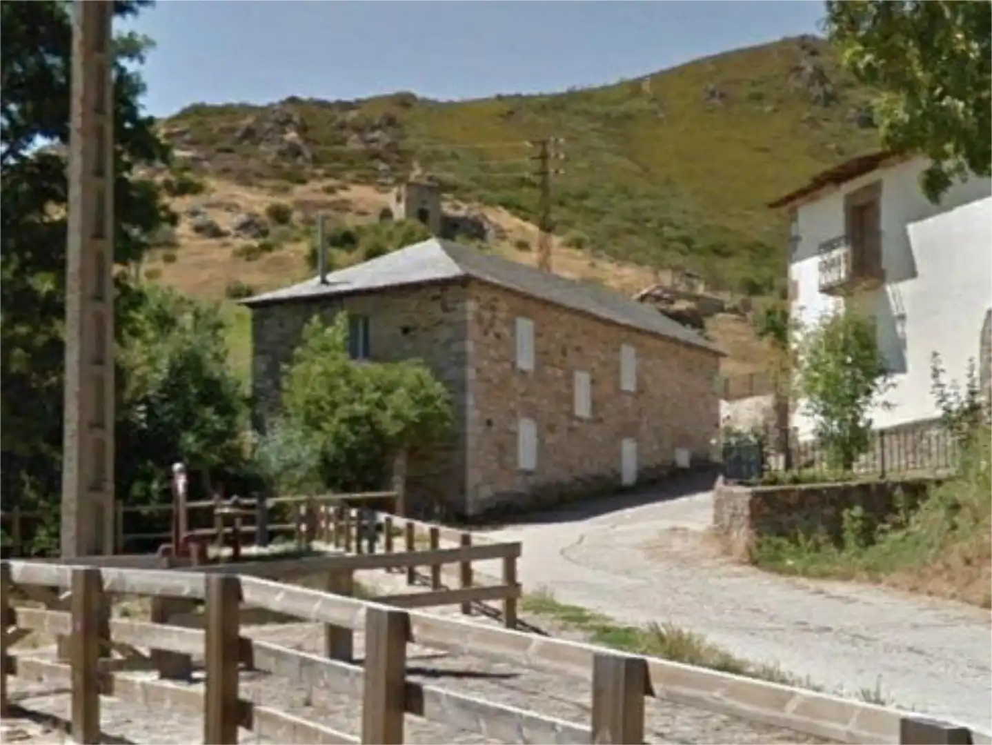 Pis en venda a Calle el Otero, 8, Cabrillanes Vista exterior de Pis en venda en Cabrillanes amb Jardí privat i Terrassa