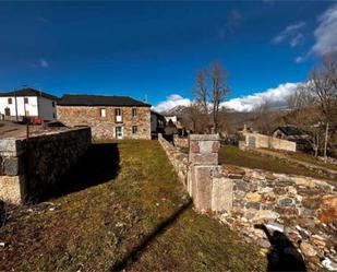 Vista exterior de Casa o xalet en venda en Cabrillanes amb Terrassa