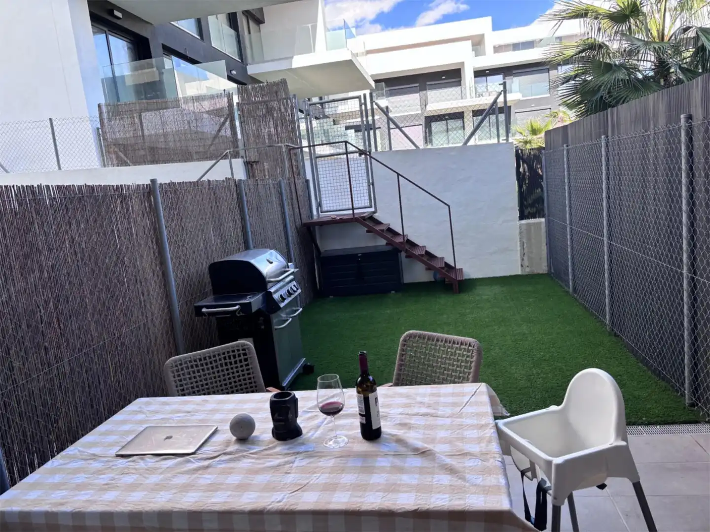 Pis de lloguer a Calle María Luisa, 67, Zahara Pueblo Terrassa de Pis de lloguer en Zahara de los Atunes amb Aire condicionat, Calefacció i Jardí privat
