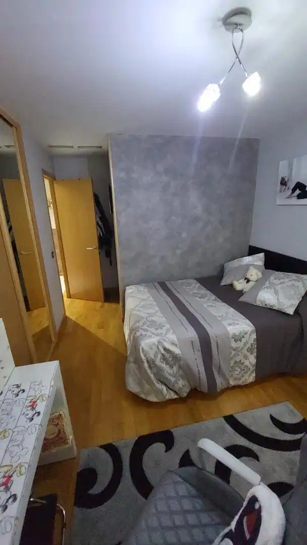 Casa adosada en venda a Calle Ribera del Zapardiel, 34, Medina del Campo Dormitori de Casa adosada en venda en Medina del Campo amb Aire condicionat, Terrassa i Balcó