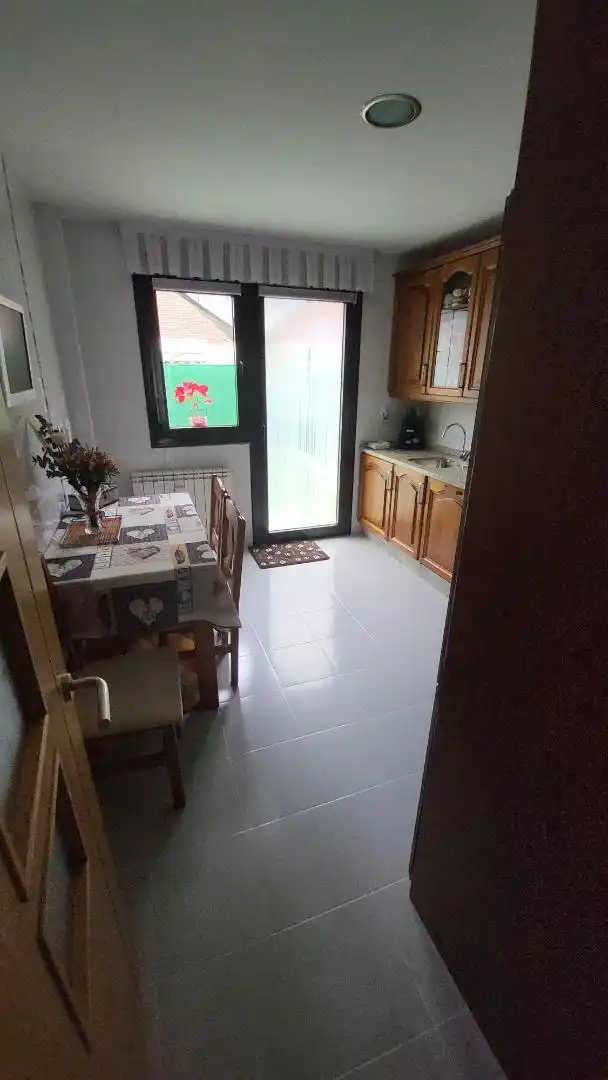 Casa adosada en venda a Calle Ribera del Zapardiel, 34, Medina del Campo Cuina de Casa adosada en venda en Medina del Campo amb Aire condicionat, Terrassa i Balcó