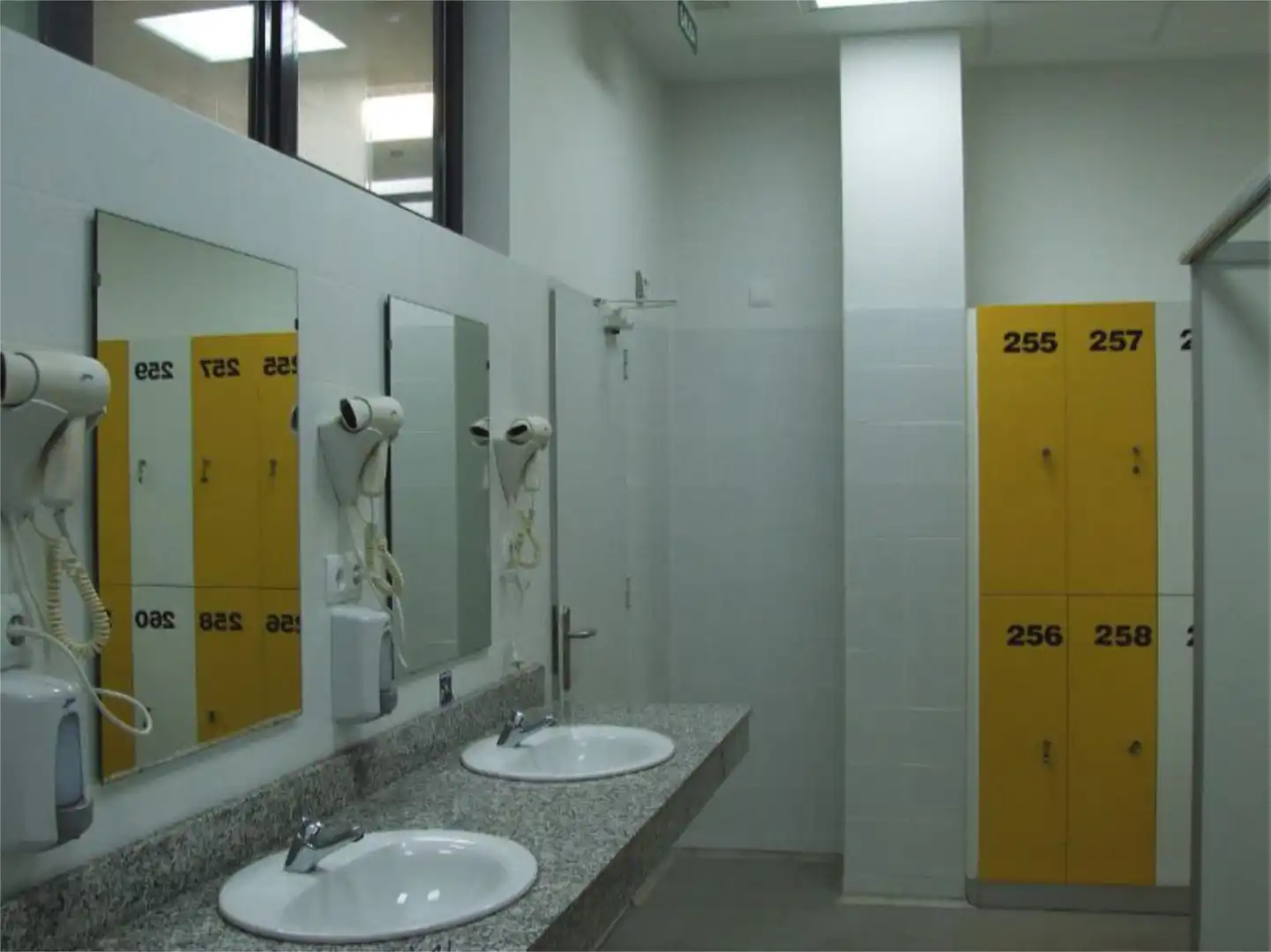 Bathroom of Office for rent in Murcia