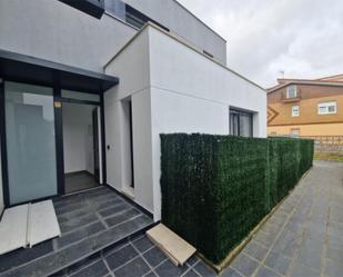 Vista exterior de Casa o xalet de lloguer en Suances amb Calefacció, Jardí privat i Parquet