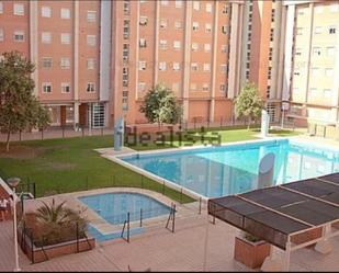 Swimming pool of Flat for sale in  Sevilla Capital  with Terrace and Swimming Pool