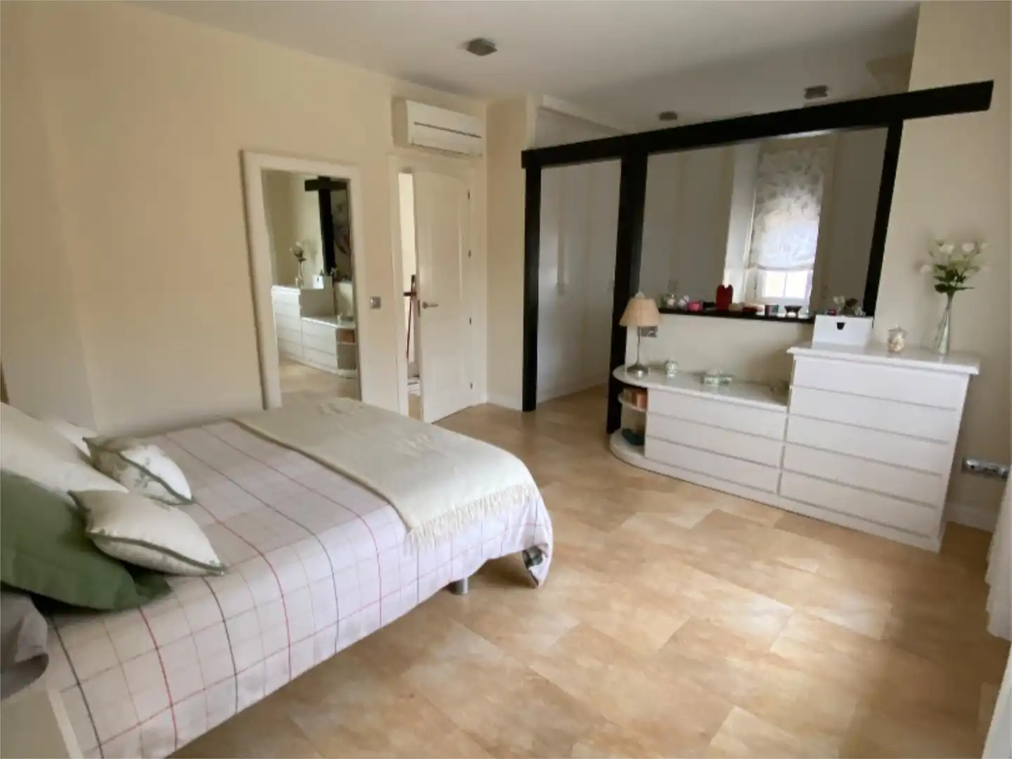 Casa o chalet en venta en Fuentemora Habitación de Casa o chalet en venta en Antequera con Aire acondicionado, Calefacción y Jardín privado