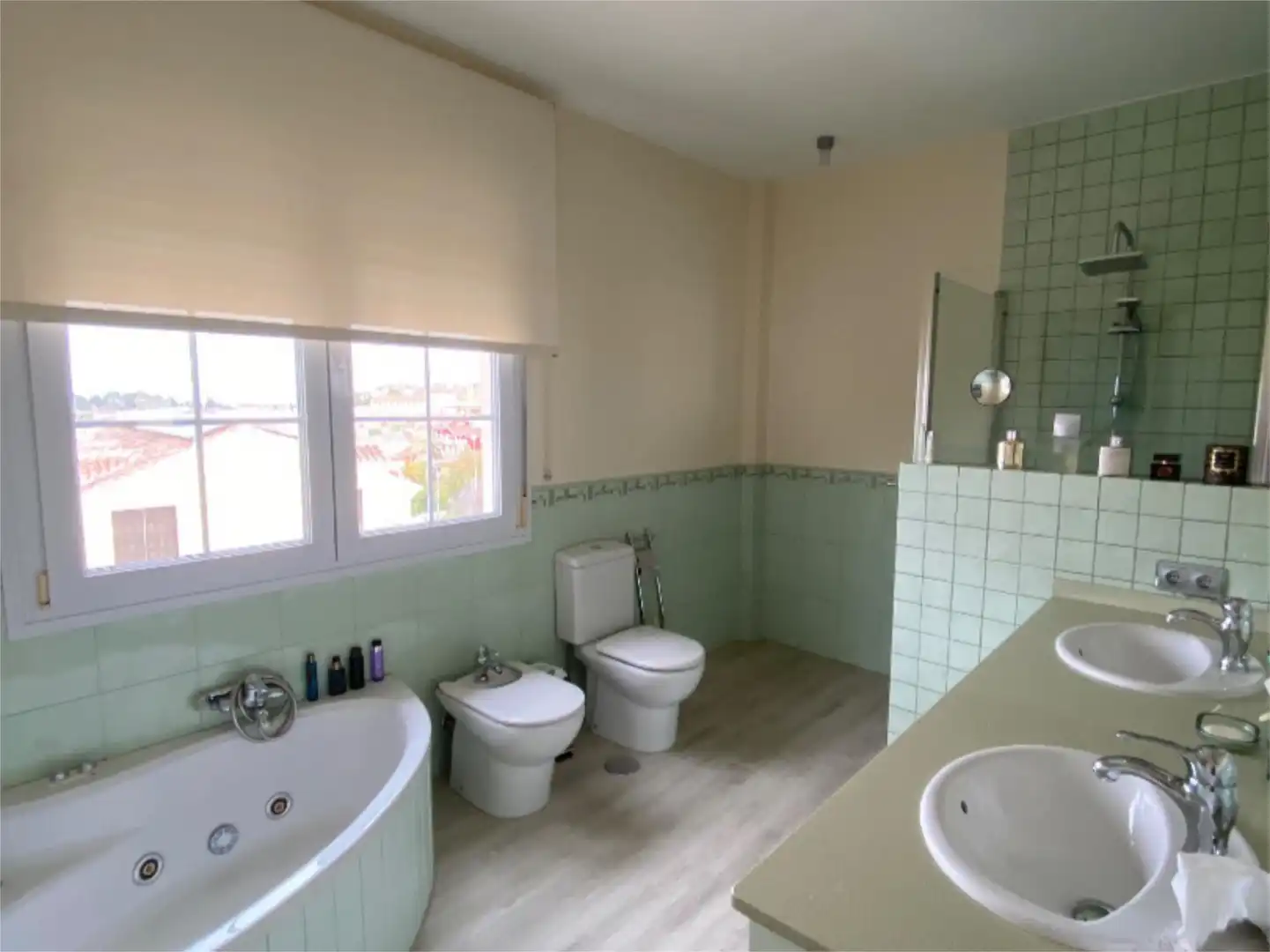 Casa o chalet en venta en Fuentemora Baño de Casa o chalet en venta en Antequera con Aire acondicionado, Calefacción y Jardín privado