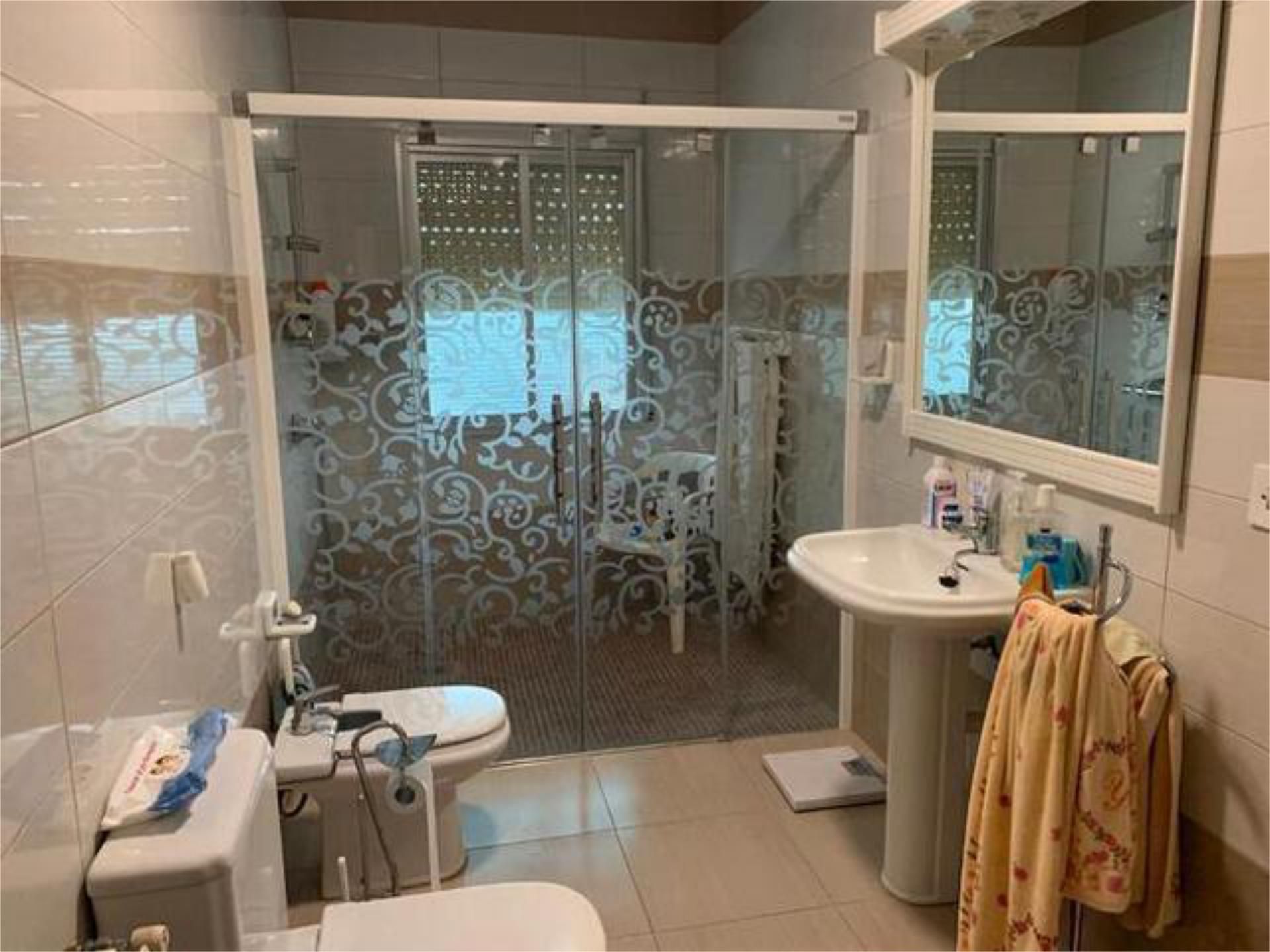 Bany de Casa o xalet en venda en Belmonte amb Calefacció, Jardí privat i Terrassa