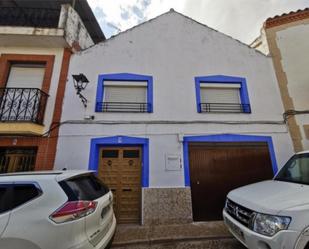 Vista exterior de Casa adosada en venda en Moral de Calatrava amb Terrassa, Traster i Moblat