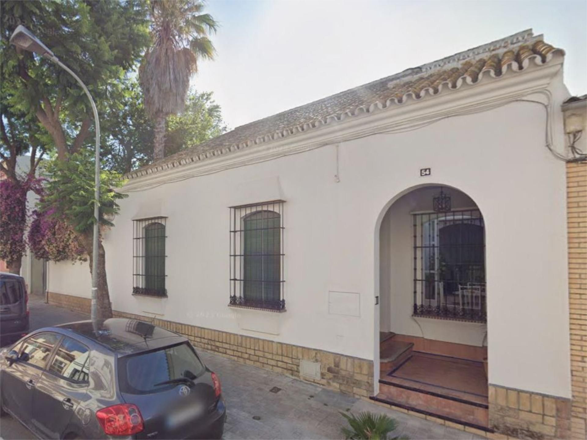 Vista exterior de Casa adosada en venda en Bollullos de la Mitación amb Aire condicionat i Terrassa