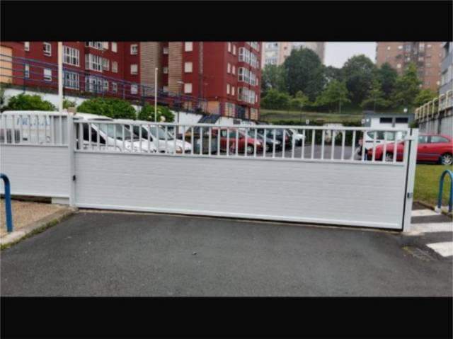 Garaje en Alquiler en Calle Gutiérrez Solana, 11 en Alisal - San Román