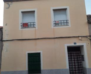 Vista exterior de Casa adosada en venda en Calzada de Calatrava amb Aire condicionat, Calefacció i Terrassa