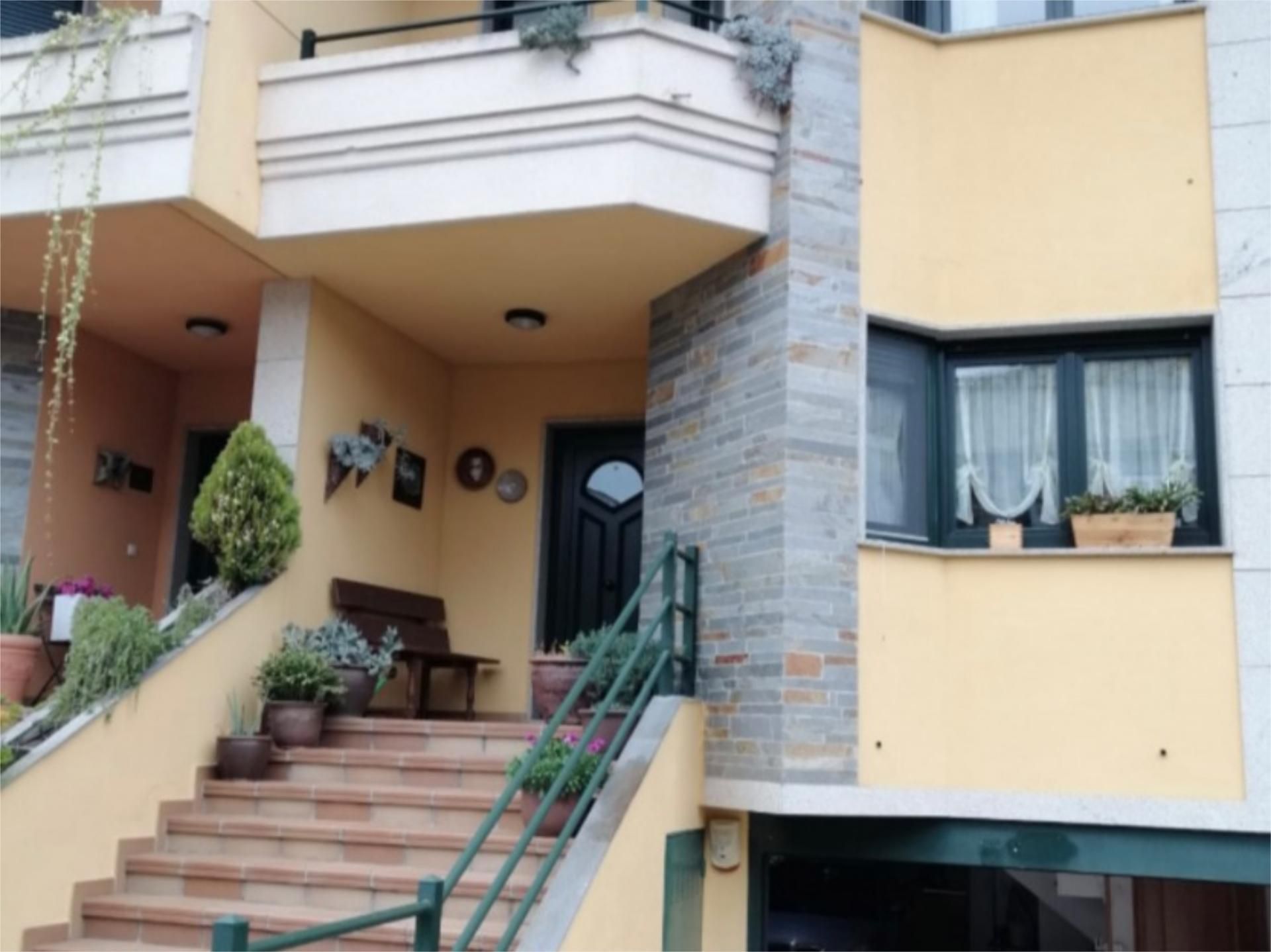 Casa adosada en venda en Lugo Capital amb Jardí privat, Piscina i Moblat