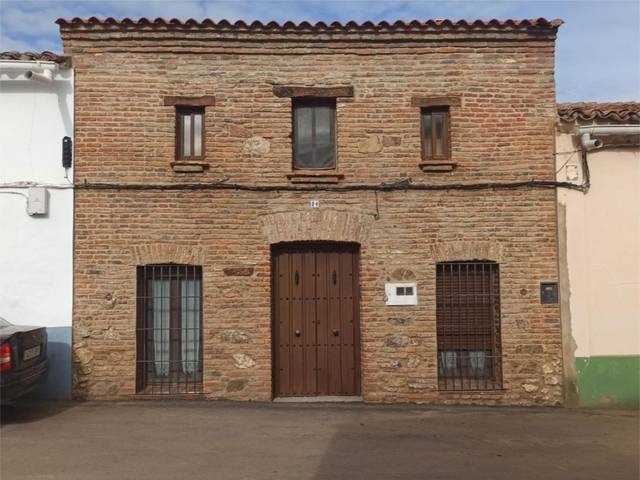 Casa adosada en Venta en Calle Moreno Nogales, 24 en Navalvillar de Pela