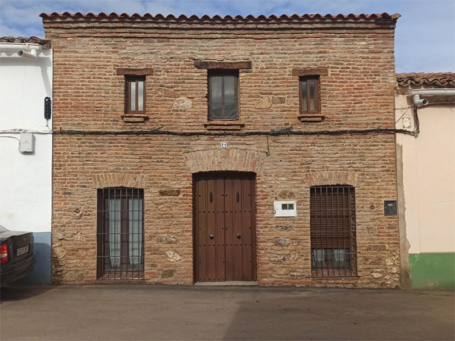 Exterior view of Single-family semi-detached for sale in Navalvillar de Pela  with Air Conditioner, Heating and Private garden
