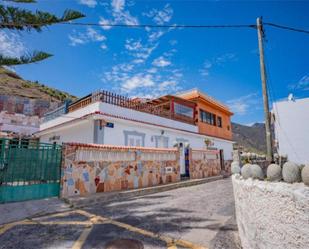 Exterior view of Single-family semi-detached for sale in  Santa Cruz de Tenerife Capital  with Private garden, Terrace and Swimming Pool