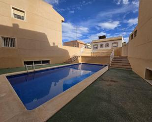 Piscina de Apartament de lloguer en Torrevieja amb Traster, Piscina i Moblat