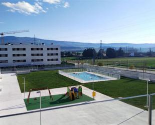 Piscina de Pis de lloguer en Zizur Mayor / Zizur Nagusia amb Calefacció, Jardí privat i Parquet