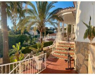 Vista exterior de Casa adosada en venda en Vélez-Málaga amb Calefacció, Jardí privat i Terrassa
