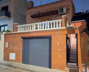 Exterior view of House or chalet for sale in Santa Coloma de Gramenet  with Air Conditioner, Terrace and Balcony