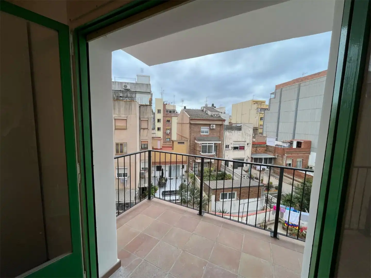 Habitació a Avinguda de Tomàs Giménez, 34, Pubilla Cases Vista exterior de Estudi per a compartir en L'Hospitalet de Llobregat amb Calefacció, Terrassa i Moblat