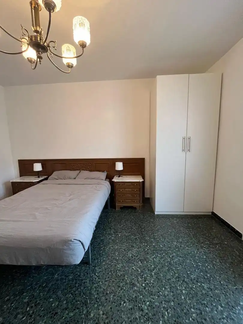 Habitació a Avinguda de Tomàs Giménez, 34, Pubilla Cases Dormitori de Estudi per a compartir en L'Hospitalet de Llobregat amb Calefacció, Terrassa i Moblat