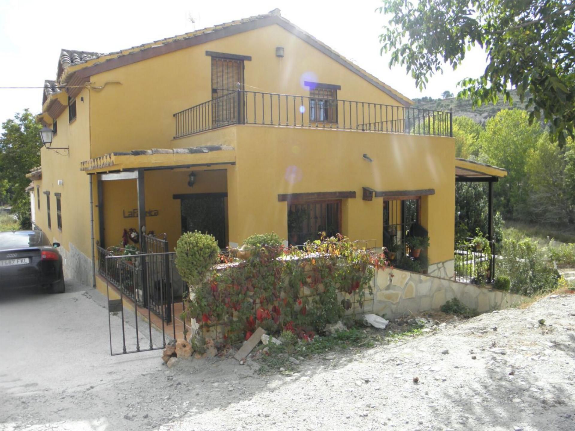 Vista exterior de Finca rústica en venda en Arenas del Rey amb Terrassa i Piscina