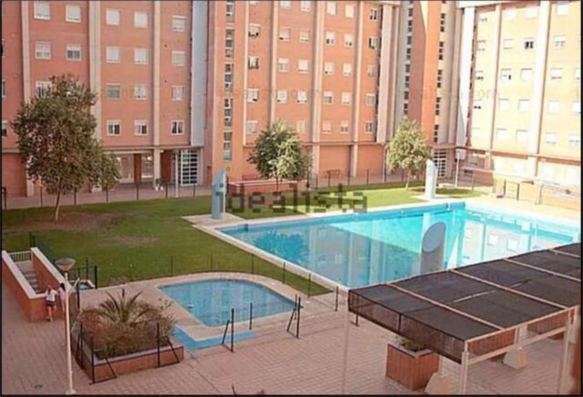 Piscina de Pis en venda en  Sevilla Capital amb Terrassa, Traster i Piscina