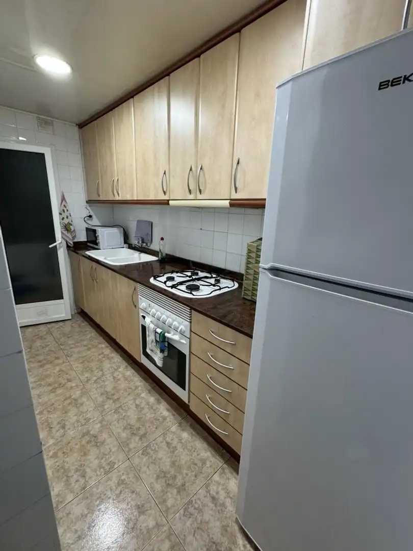 Habitació a Passatge de Guilera, 6, Santa Eulàlia Cuina de Apartament per a compartir en L'Hospitalet de Llobregat amb Moblat, Forn i Rentadora