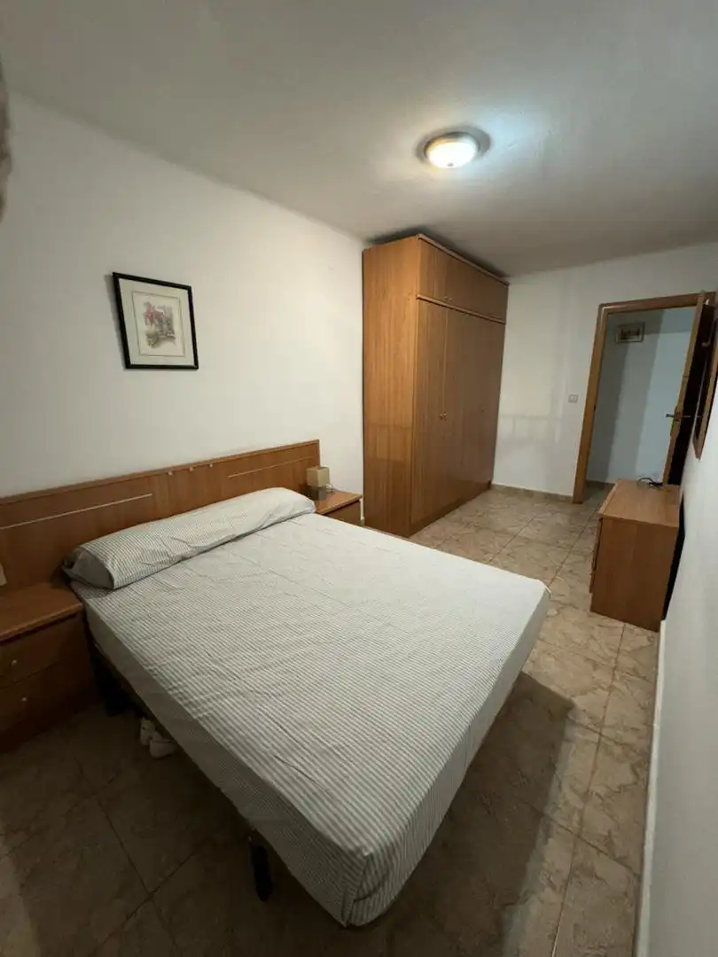 Habitació a Passatge de Guilera, 6, Santa Eulàlia Dormitori de Apartament per a compartir en L'Hospitalet de Llobregat amb Moblat, Forn i Rentadora