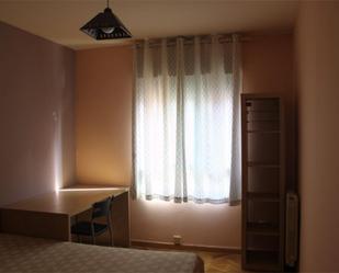 Bedroom of Flat to share in Torrejón de Ardoz  with Heating, Private garden and Parquet flooring