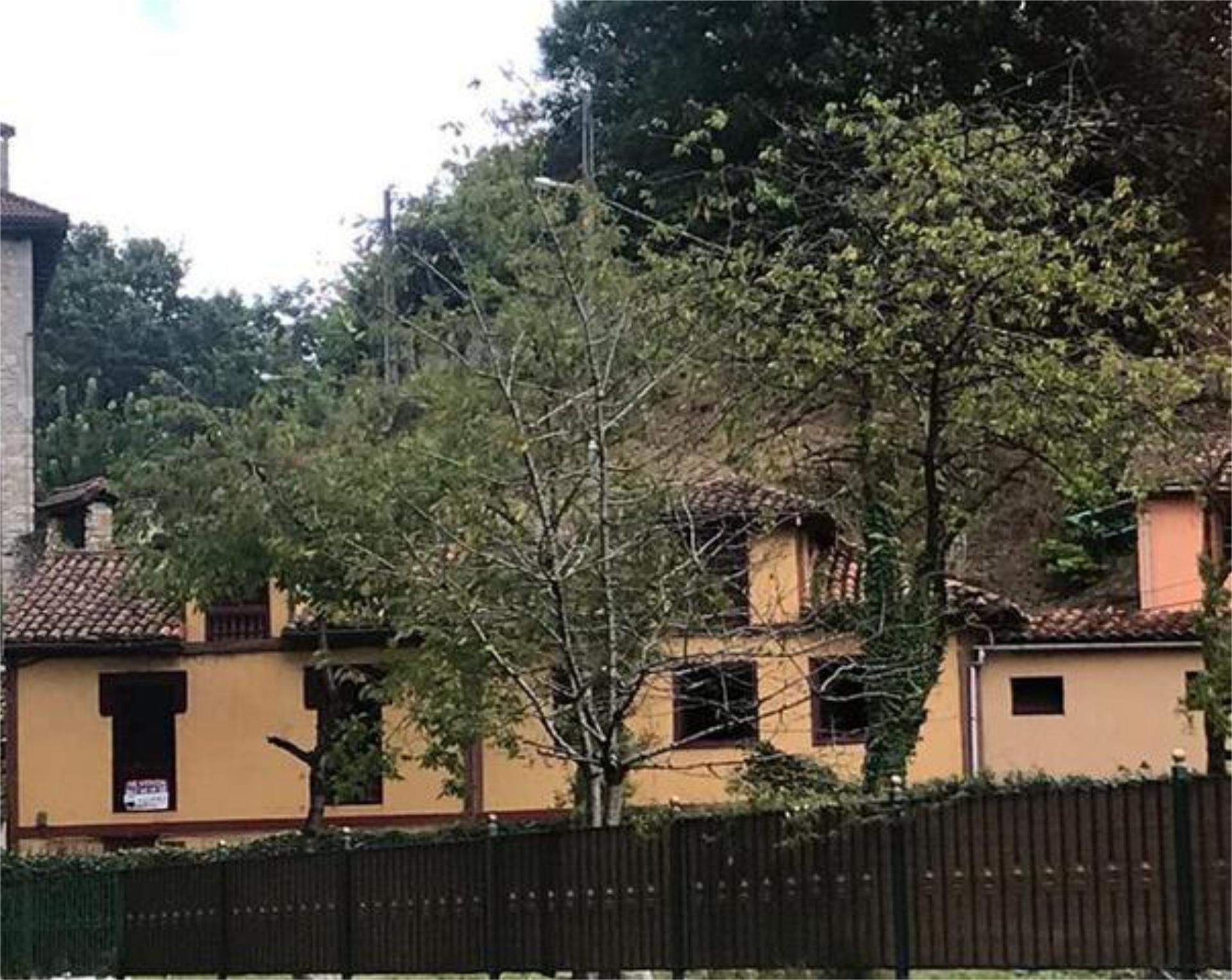 Vista exterior de Casa o xalet en venda en Oviedo  amb Terrassa