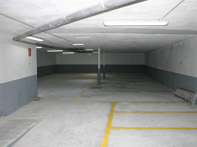 Garaje en Venta en Calle Canteras de Tilly, 3 en Casco histórico de Vicálvaro