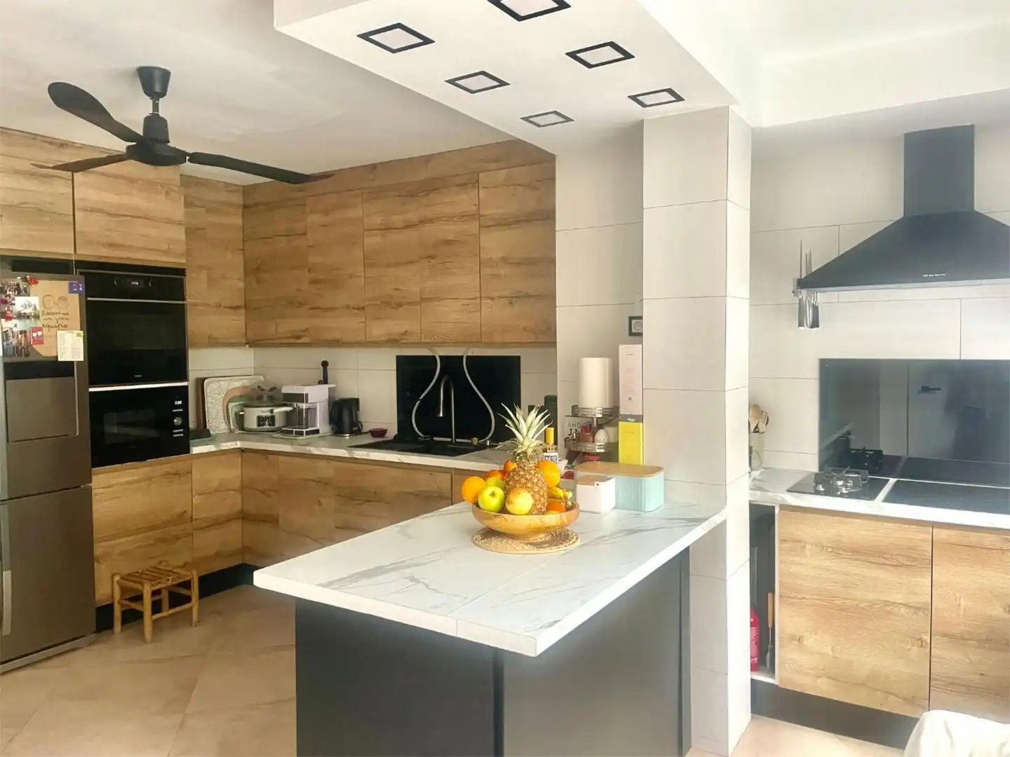 Piso en venta en Calle de Costa Rica, 13, Nueva España Cocina de Piso en venta en Madrid con Aire acondicionado, Calefacción y Jardín privado