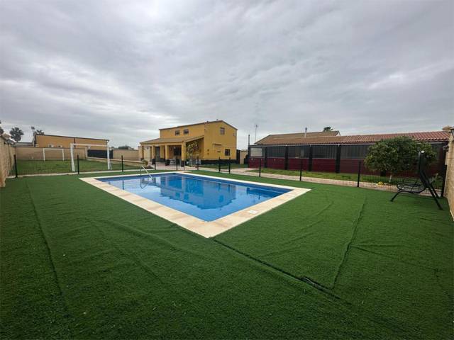 Casa-chalet en Venta en Avenida Utrera, 190 en Los Palacios y Villafranca