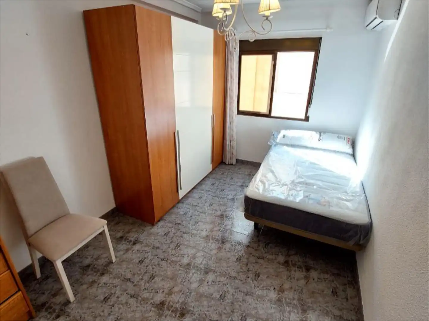 Room in Calle Don Quijote, 66, Novelda Bedroom of Flat for share in Novelda with Air Conditioner, Heating and Furnished