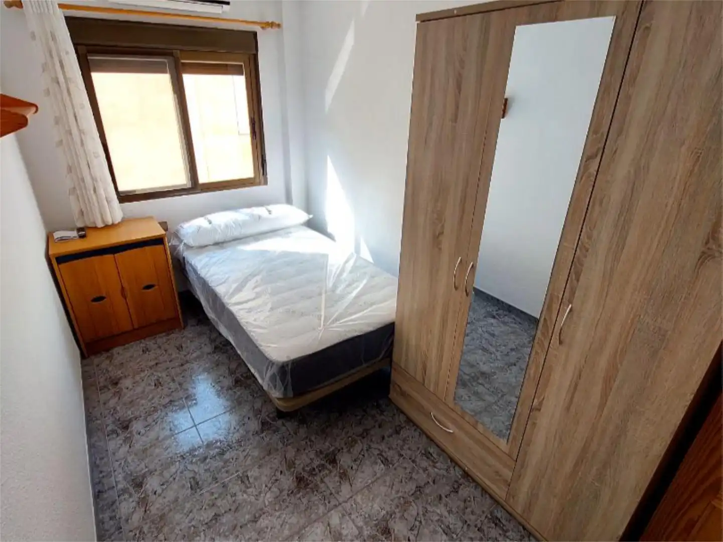 Room in Calle Don Quijote, 66, Novelda Bedroom of Flat for share in Novelda with Air Conditioner, Heating and Furnished