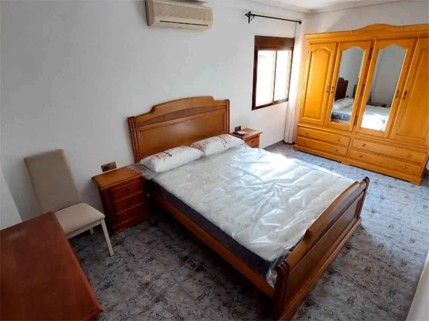 Room in Calle Don Quijote, 66, Novelda Bedroom of Flat for share in Novelda with Air Conditioner, Heating and Furnished