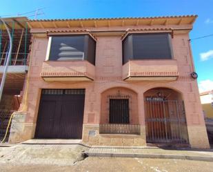 Vista exterior de Casa o xalet en venda en Madridejos amb Aire condicionat, Terrassa i Balcó