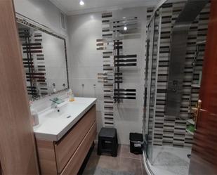 Bathroom of Flat for sale in Valle de Trápaga-Trapagaran  with Terrace