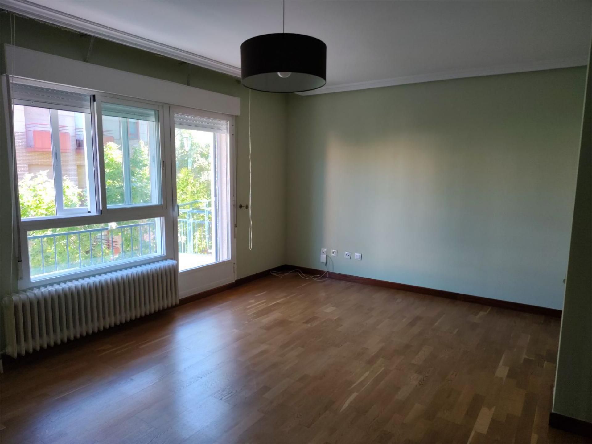 Bedroom of Flat for sale in Salamanca Capital  with Heating, Private garden and Parquet flooring