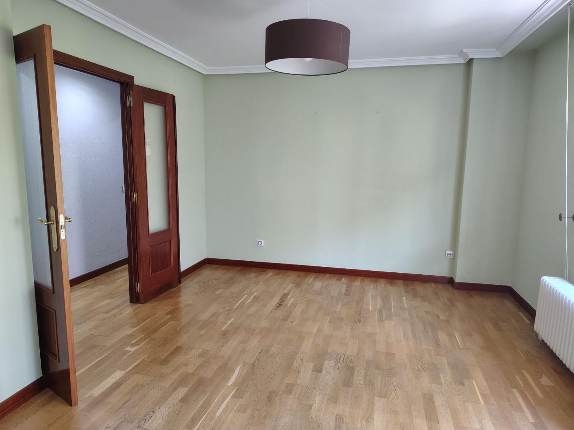 Dormitori de Pis en venda en Salamanca Capital amb Calefacció, Jardí privat i Parquet