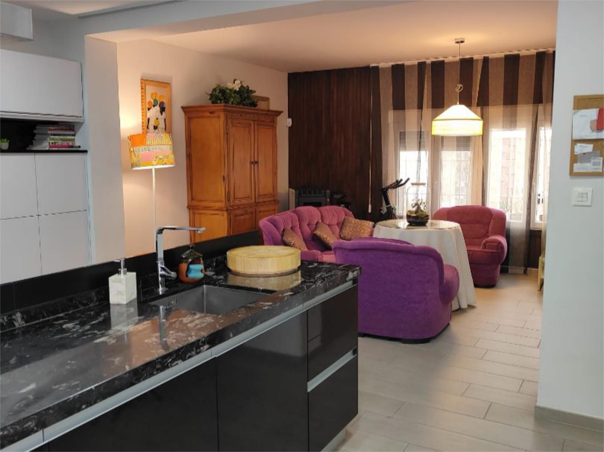 Sala d'estar de Casa o xalet en venda en  Jaén Capital amb Aire condicionat, Piscina i Balcó