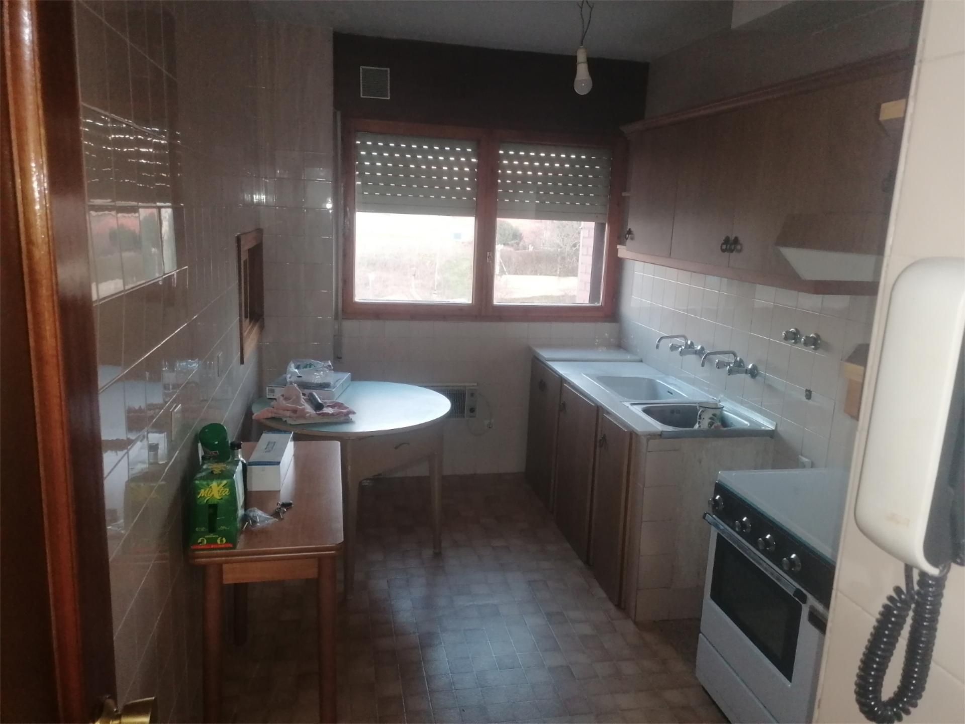 Cocina de Piso en venta en Benavides con Trastero, Amueblado y Horno