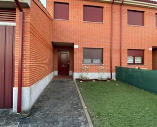 Vista exterior de Casa o xalet en venda en Montejo amb Terrassa, Piscina i Balcó