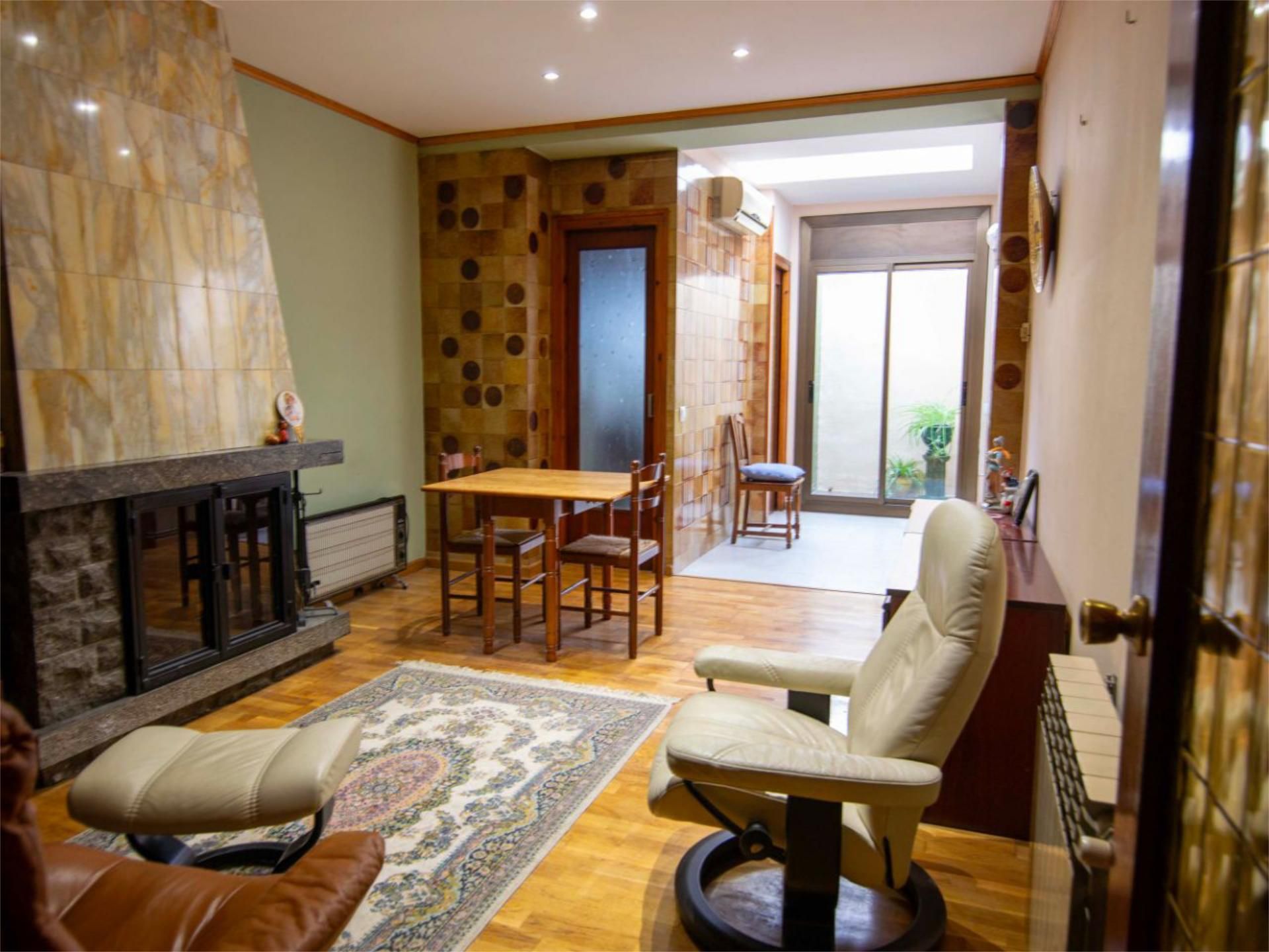 Sala d'estar de Casa adosada en venda en Martorell amb Aire condicionat, Calefacció i Parquet