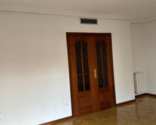 Flat to rent in  Madrid Capital  with Air Conditioner, Heating and Private garden