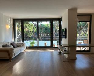 Sala d'estar de Apartament de lloguer en Gavà amb Aire condicionat, Terrassa i Piscina